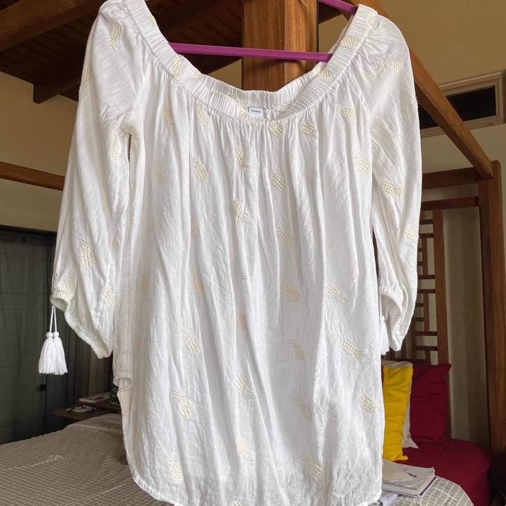White Old Navy comfy top.